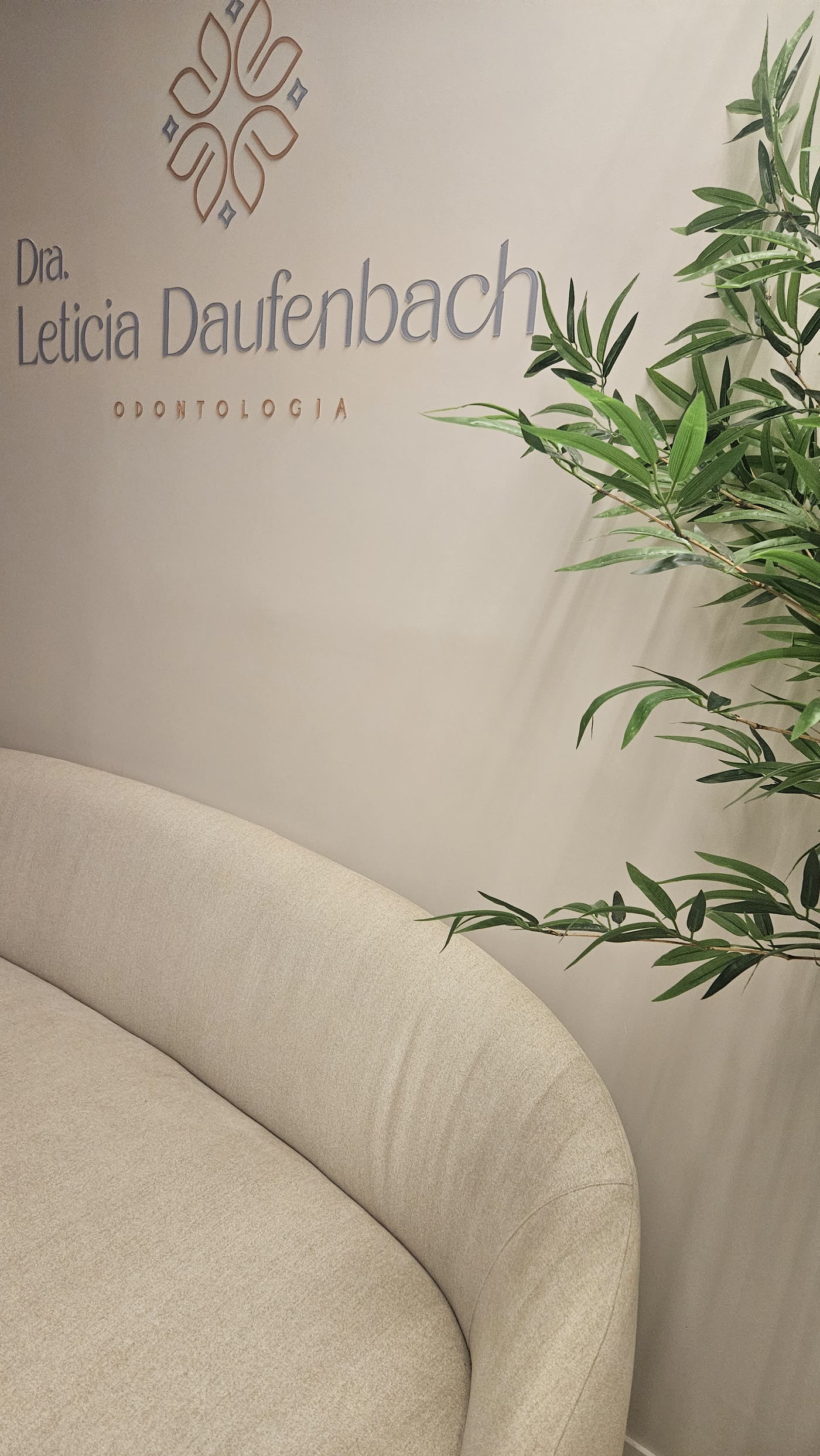 Recepção com a marca Dra. Leticia Daufenbach Odontologia