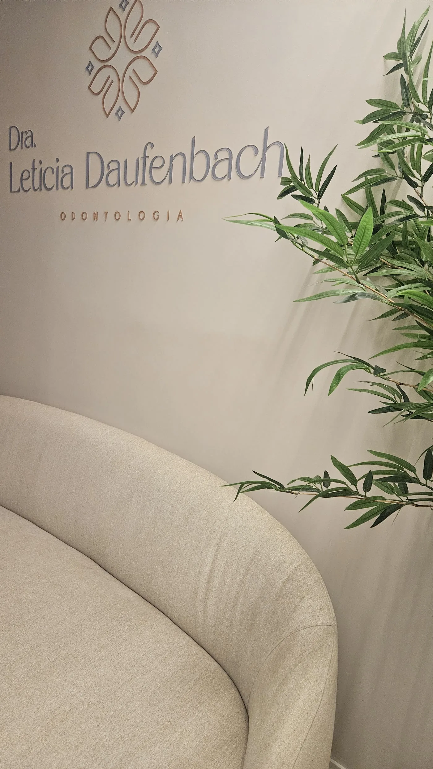 Recepção com a marca Dra. Leticia Daufenbach Odontologia